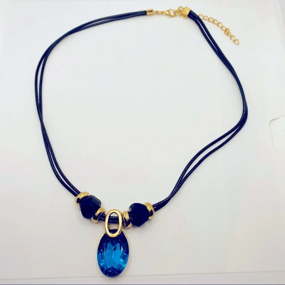 Chocker Blue Pendant with golden earrings set!